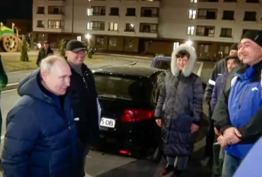 Putin pays visit to occupied Mariupol